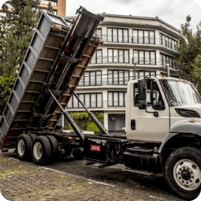 camion con sistema de elevacion roll off