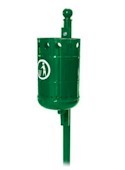 bote de basura para parques cilindrico metalico color verde en un poste 